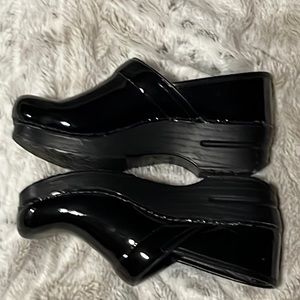 Dansko Black Patent Leather Shoes - size 39